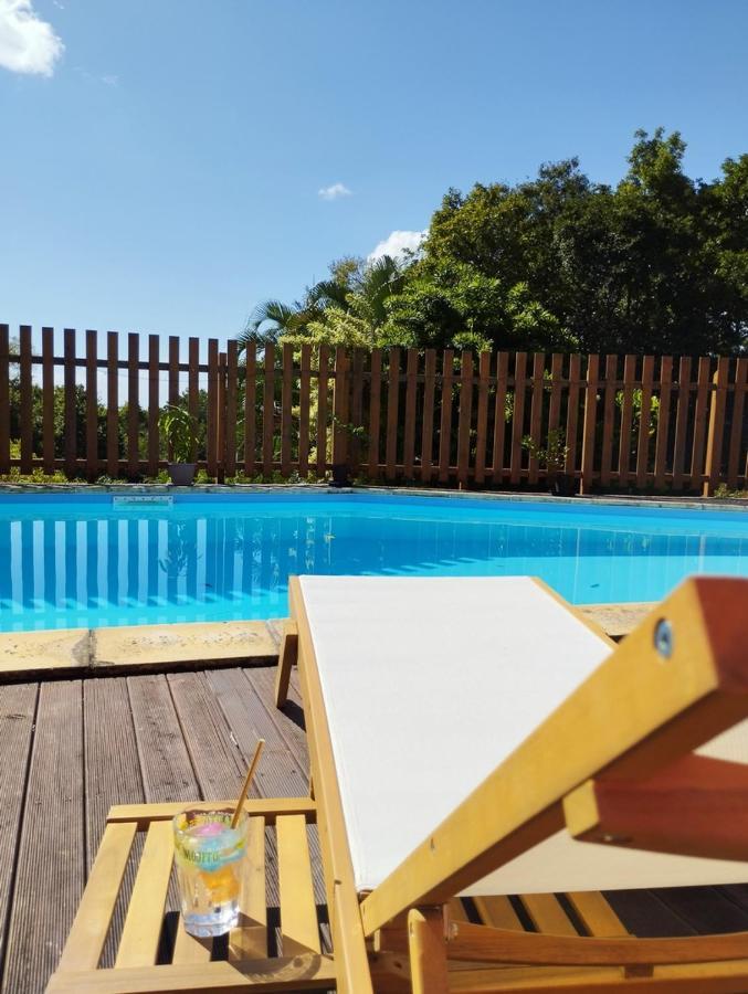Kaz Kalina - Gites Avec Piscine Partagee Bouillante Bagian luar foto